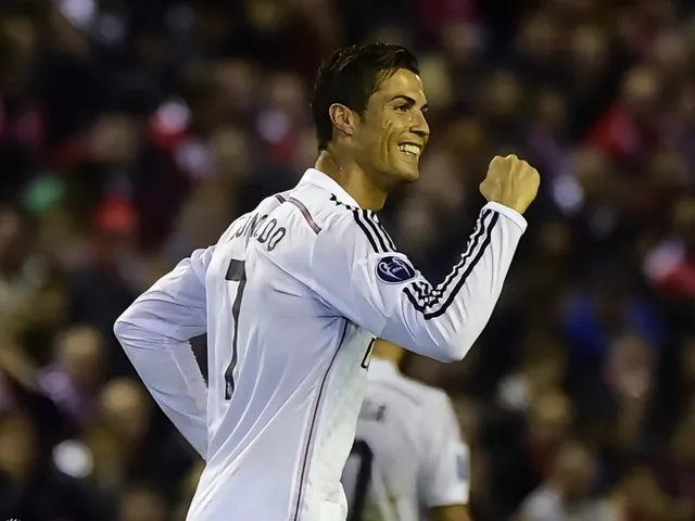 包含巴西横扫利物浦，C罗绝境逆转的词条