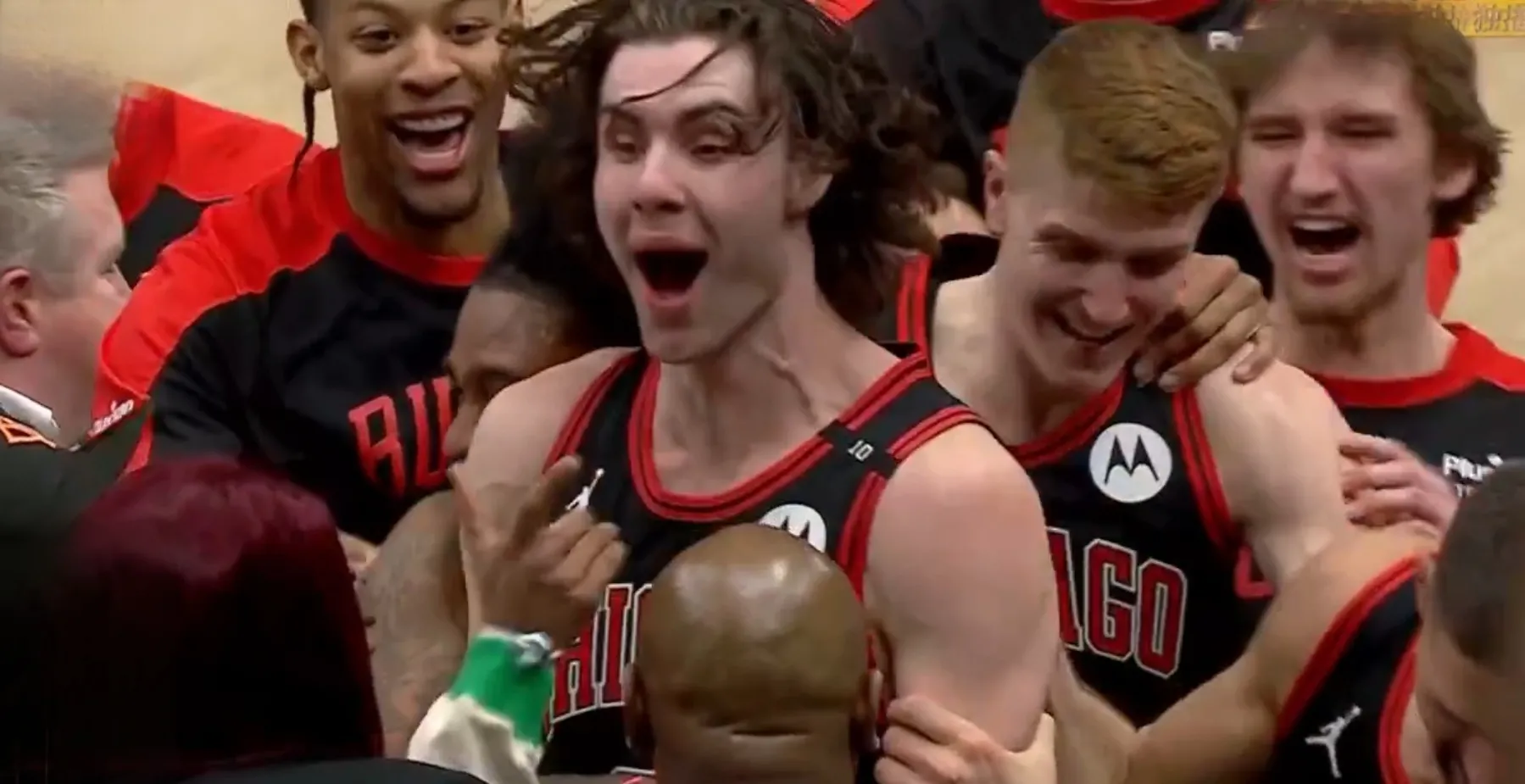 包含公牛碾压立陶宛男篮，哈里斯制霸全场的词条