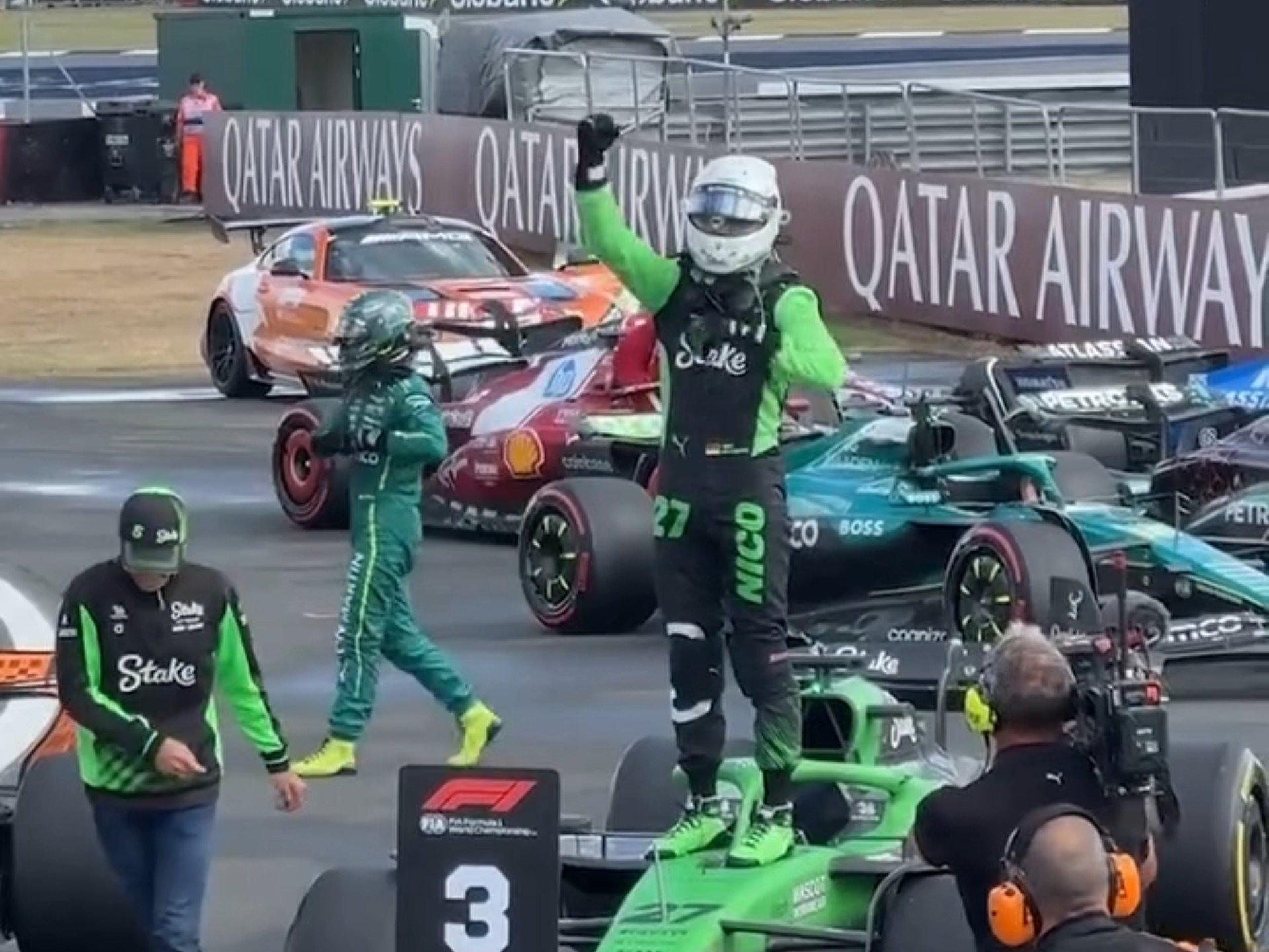 关于梅赛德斯轻取索伯车队,塞恩斯点燃赛场的信息 关于梅赛德斯轻取索伯车队,塞恩斯点燃赛场的信息