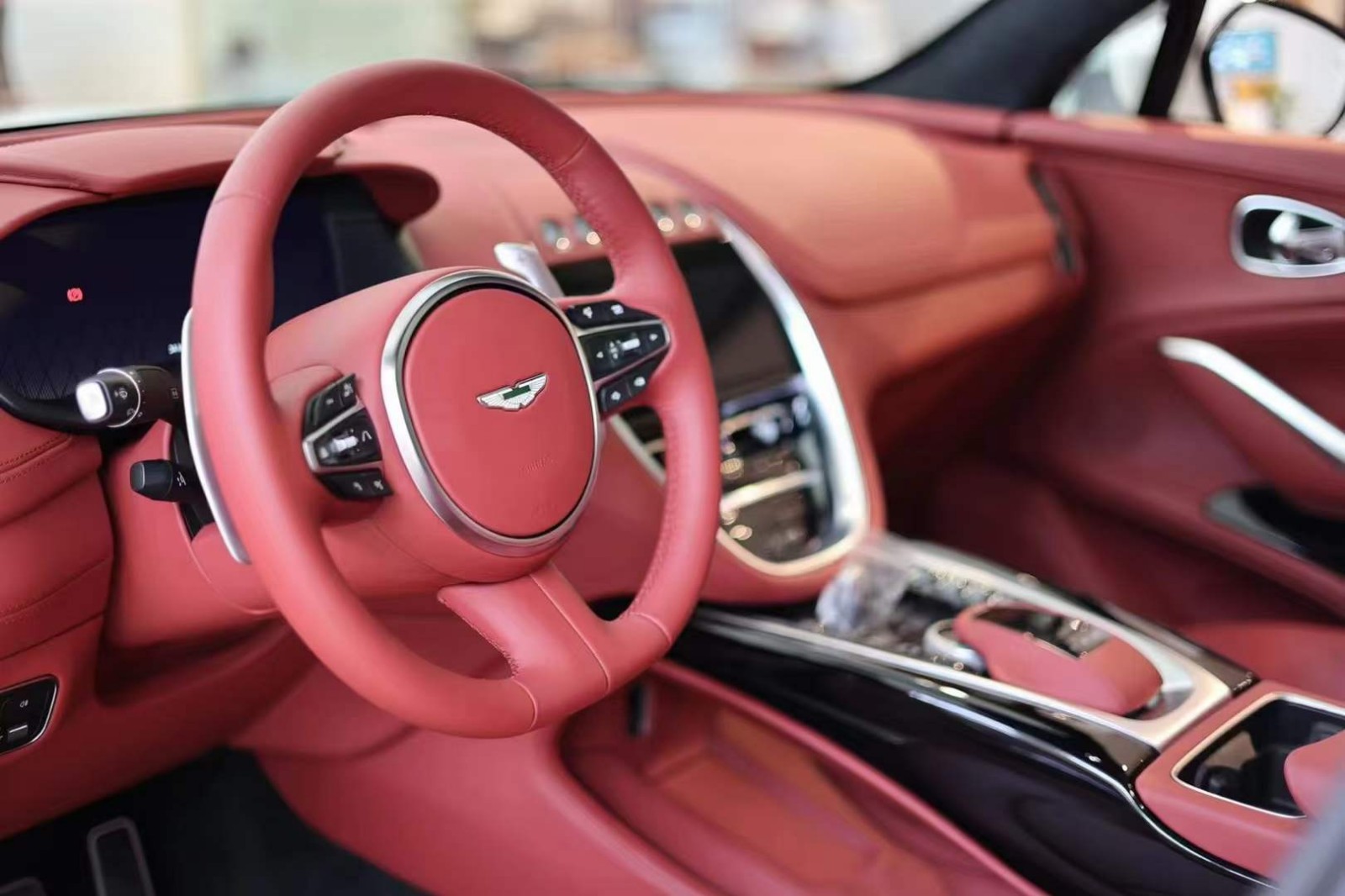 红牛车队碾压阿斯顿马丁，拉塞尔状态火热