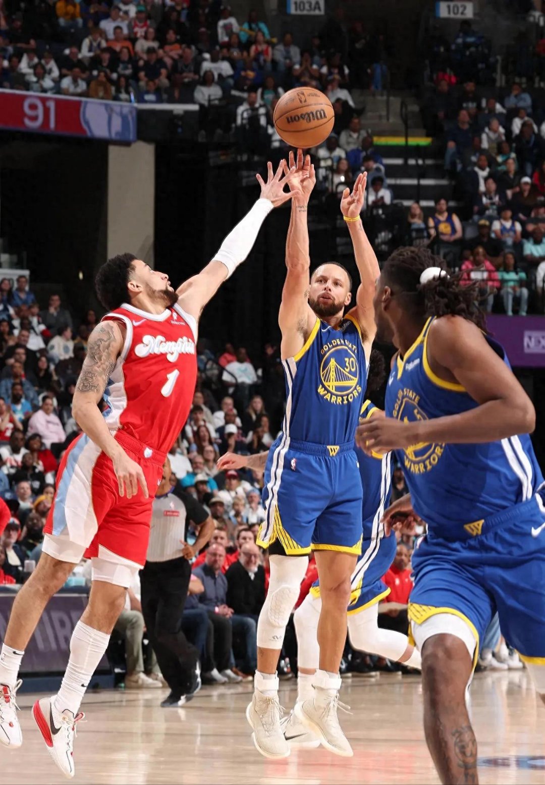 开云体育中国-猛龙力克骑士，布克关键制胜