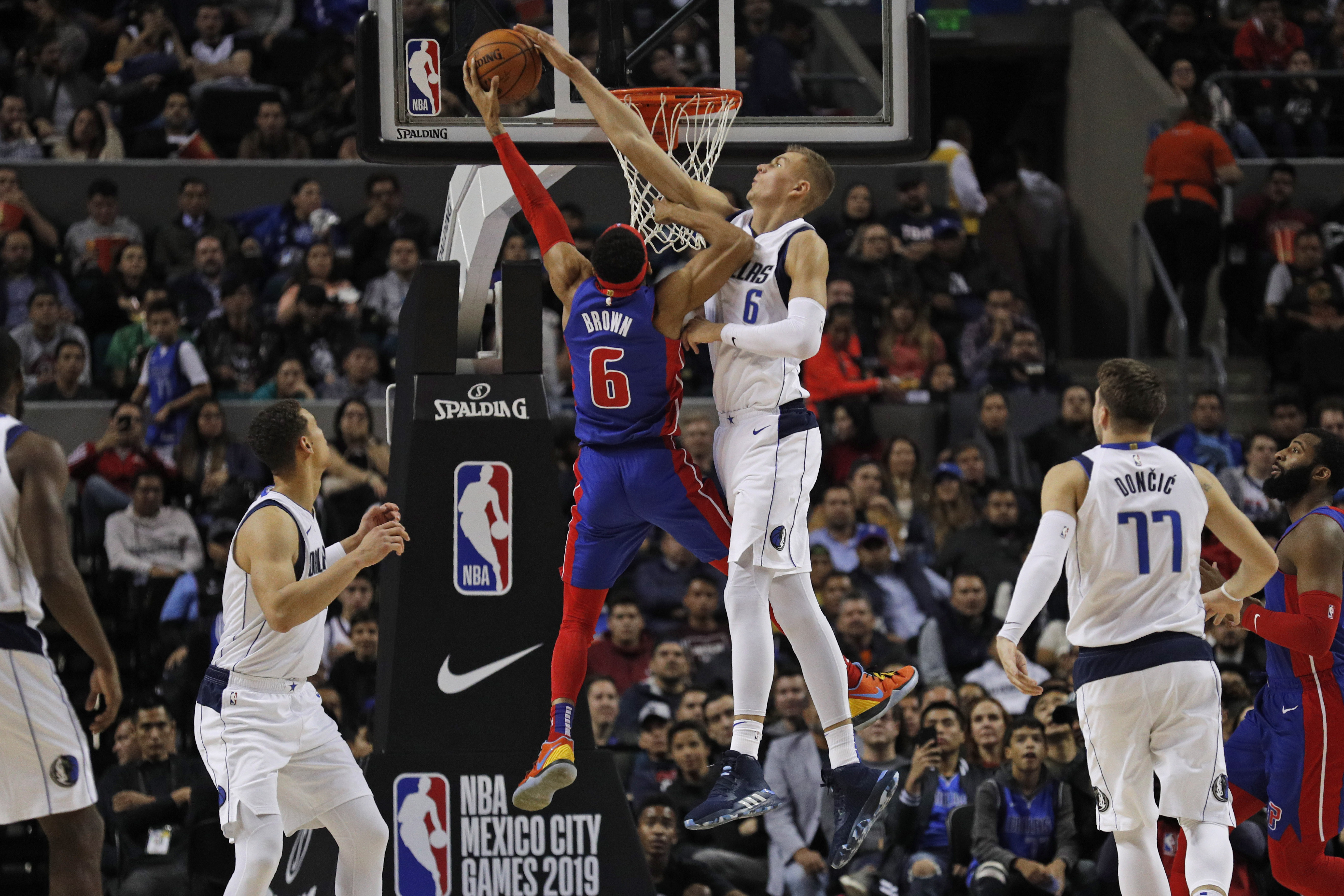 波兰队鏖战奥地利队，奥恰洛夫状态火热