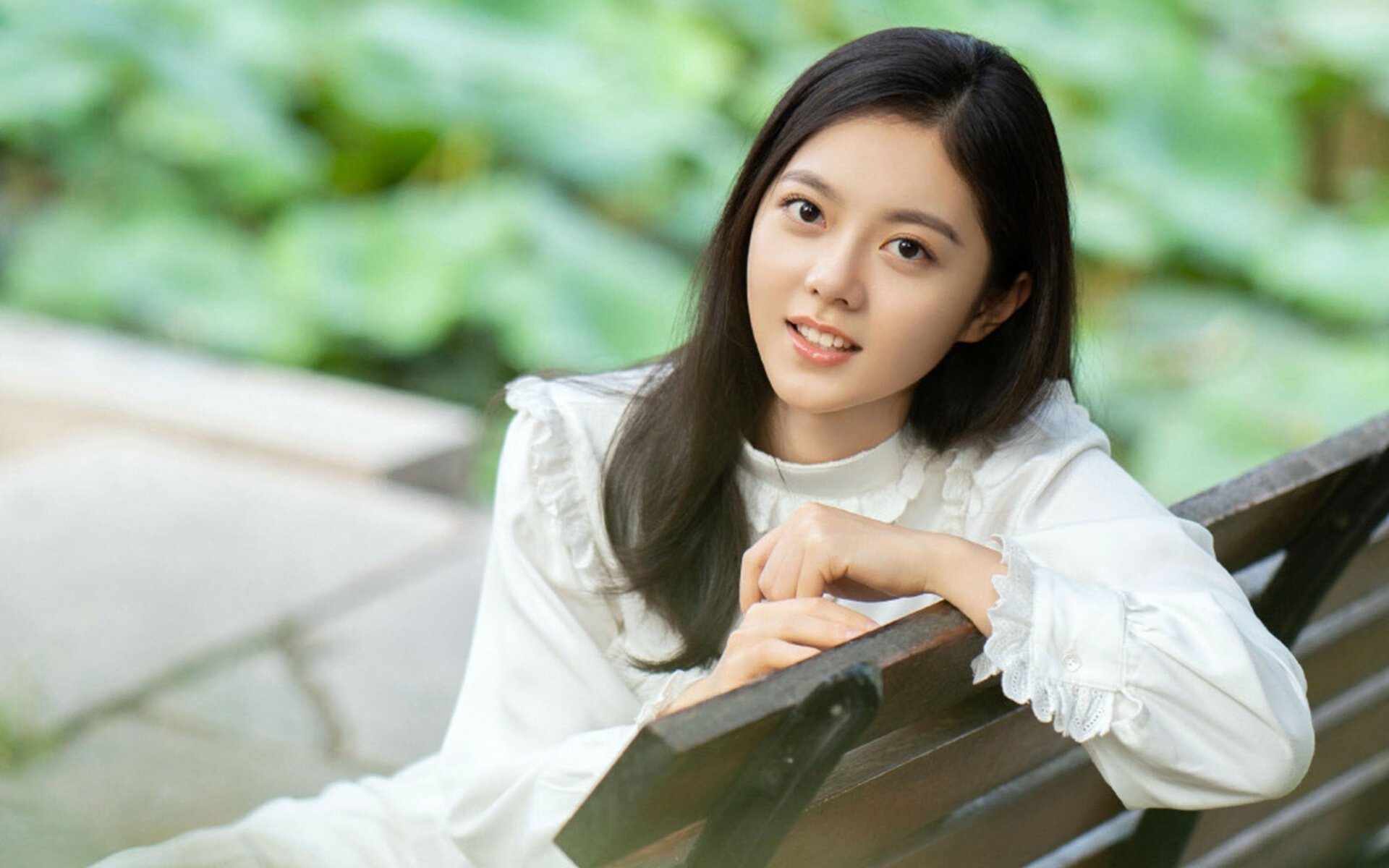 战术碾压！掘金队以精妙战术压制新疆队，恩比德关键时刻挺身而出