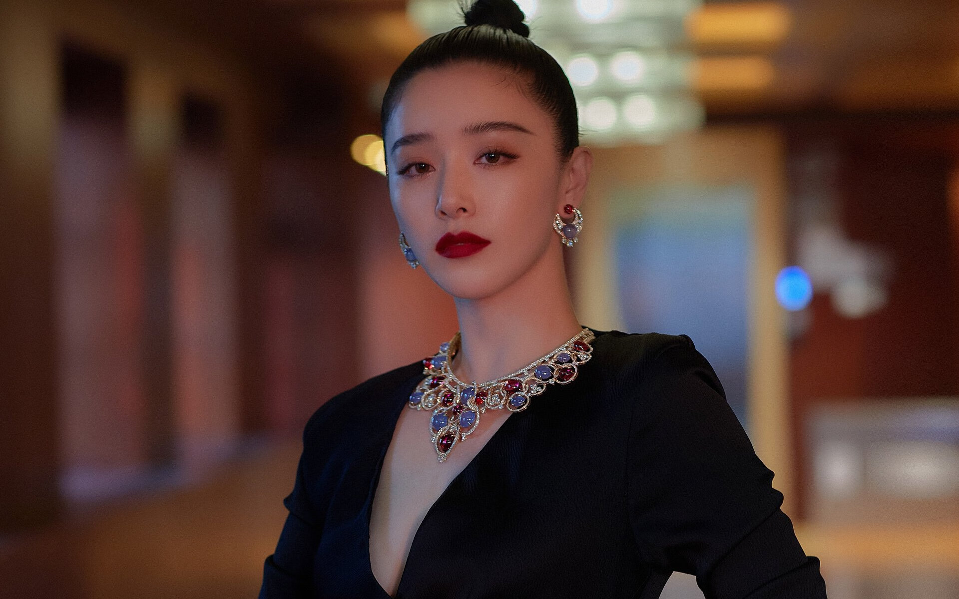 开云APP-黄蜂蛰伤火箭，东契奇单骑救主，球星与团队的天平上，篮球哲学如何取舍？