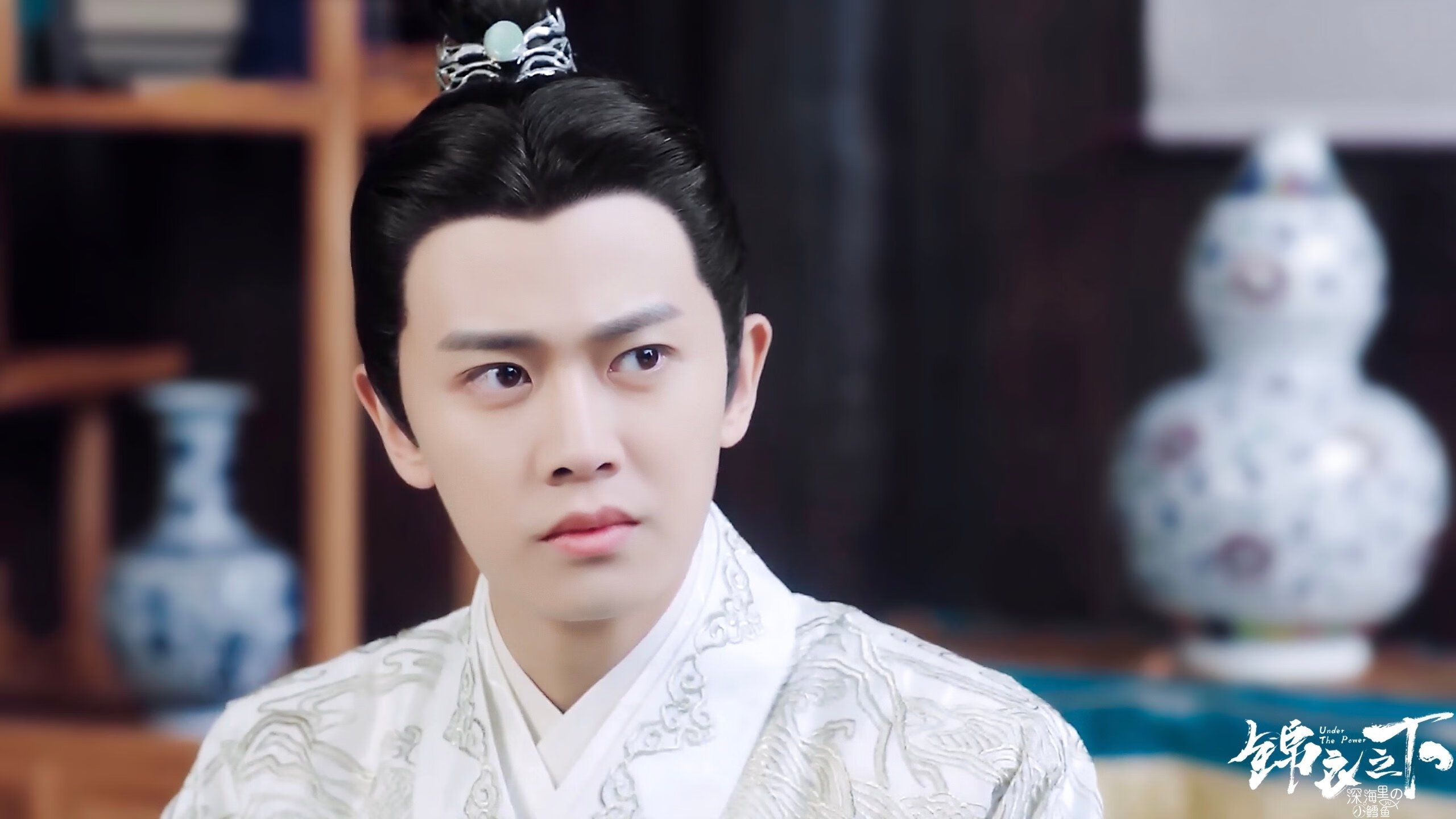 开云下载-金州勇士与孟菲斯灰熊鏖战，米切尔末节力挽狂澜