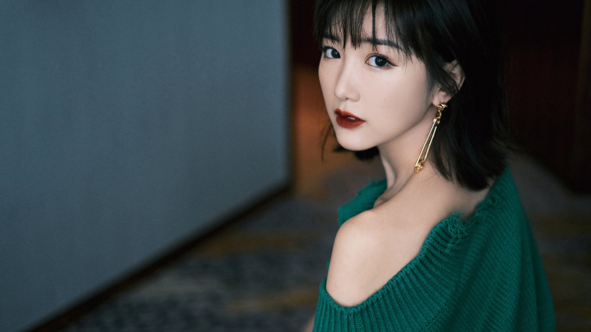 开云体育在线-防守艺术与速度哲学，富安健洋的不掉线之夜与F1揭幕战的共振