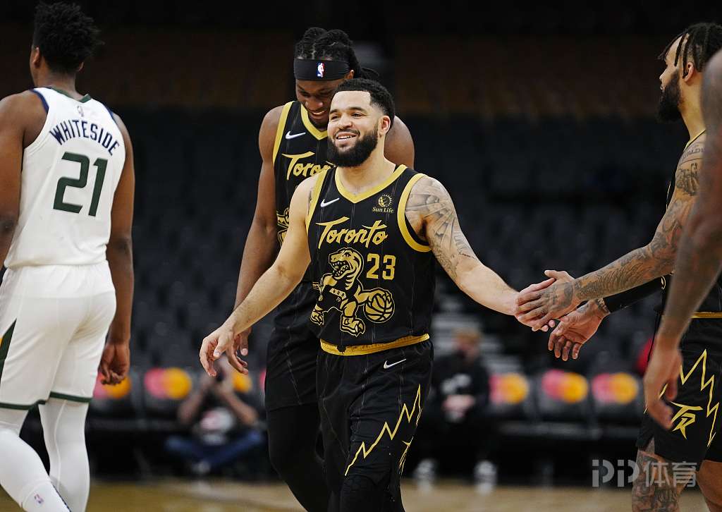 新疆队对阵爵士，范弗利特状态火热