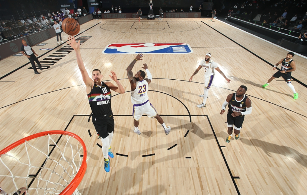 F1年度争冠之夜，浓眉带动全队节奏