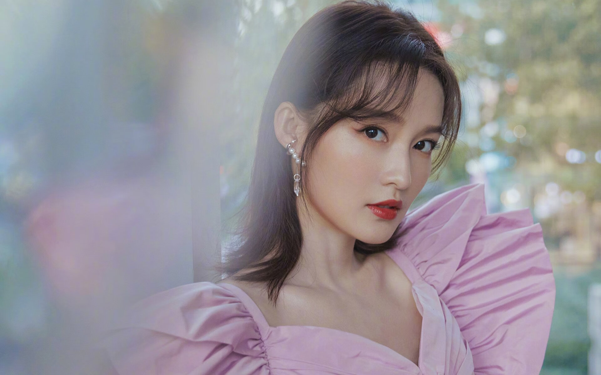 灼热的巨星与冷冽的沙场，足球世界里的冰火辩证法